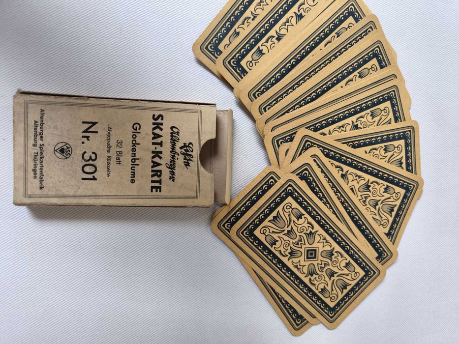 Продавам две тестета карти Altenburger Скат карти