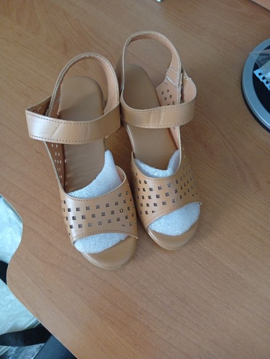 Одежда и обувь продаю