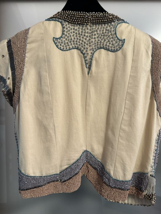 Vand vesta Elena Perseil paiete si pietre