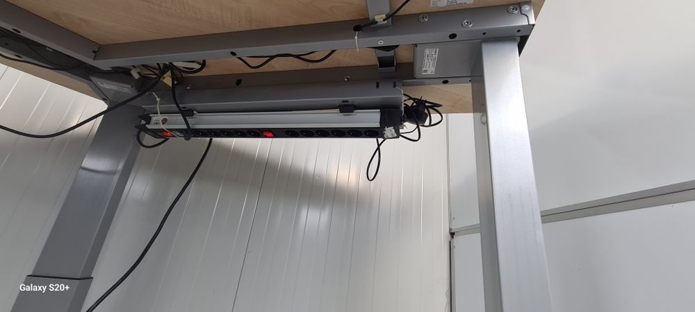 Немско бюро електрическо регулируем обзавеждане