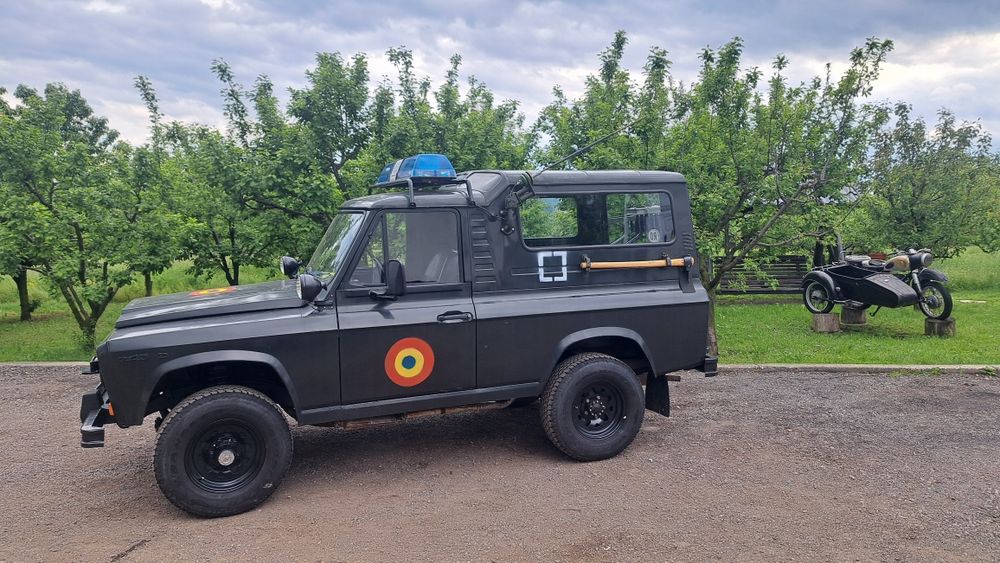 Vând ARO 243 de armată