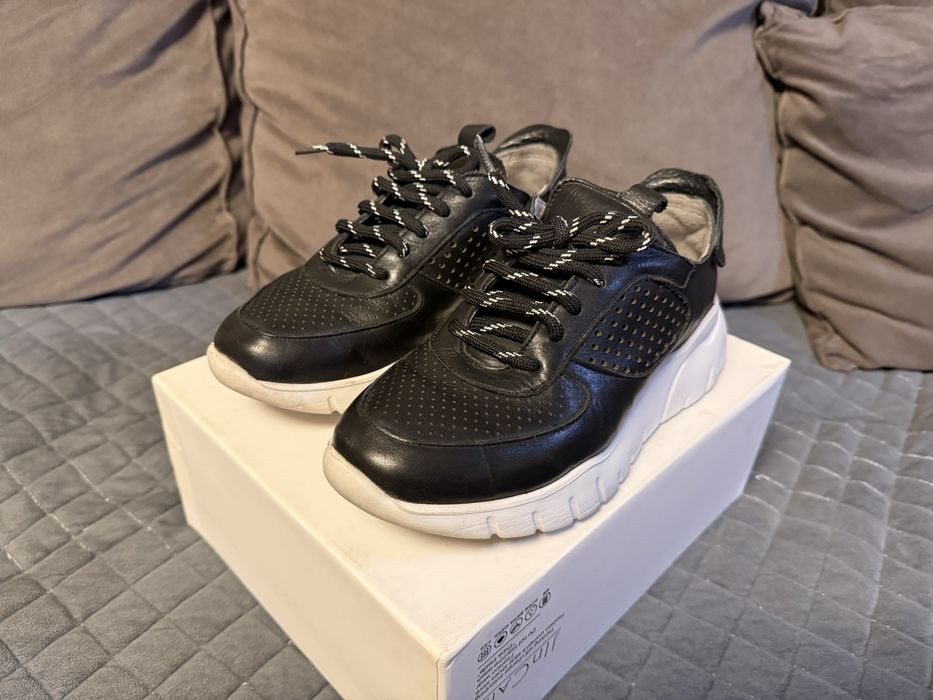 Кросовки кожаные, в отличном состоянии