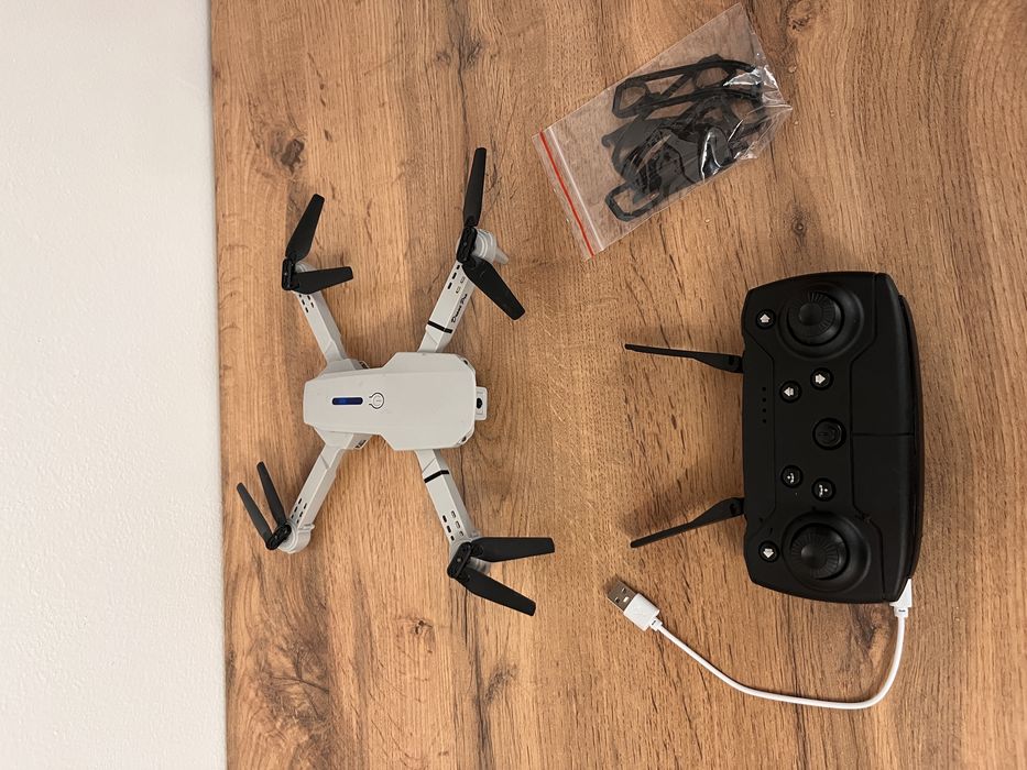 Дрон E 88 pro с камерой