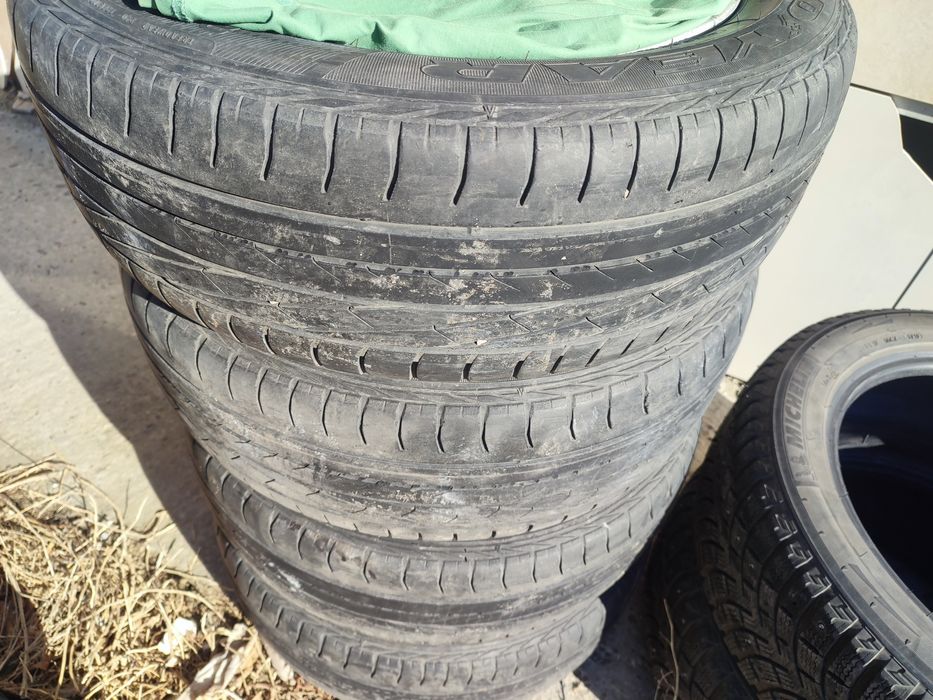 Срочно продаеться комплект летних шин фирмы Good year.