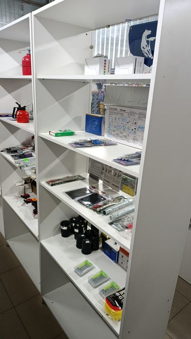 Шкафы стеллажи остекленные