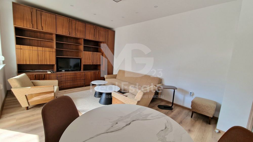 Дава се под наем Двустаен апартамент в Пловдив, Център - 60 кв.м за 459 € - Снимка #1