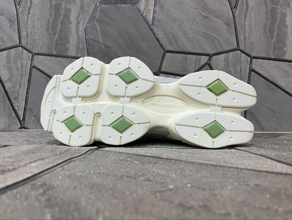 New Balance 9060 - Bricks & Wood