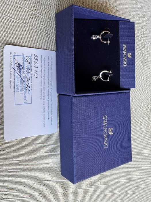 Продавам обеци SWAROVSKI