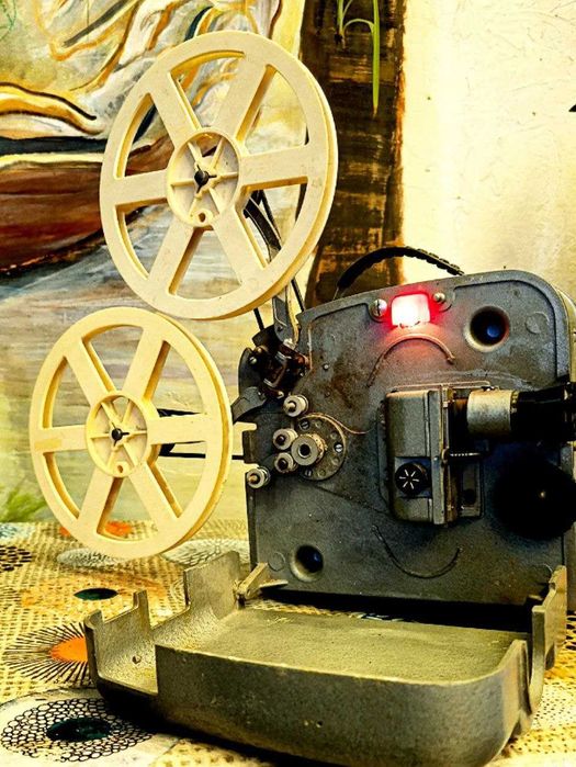 Продаётся купить кинопроектор