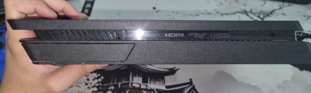 Ps 4 slim и 2 джойстика +Mortal kombat 11 Ultimate