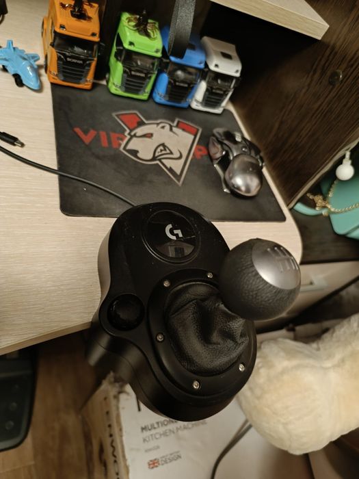 Продам Игровой руль и коробку передач LOGITECH