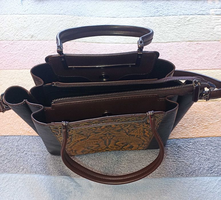 Кожена чанта със слончета