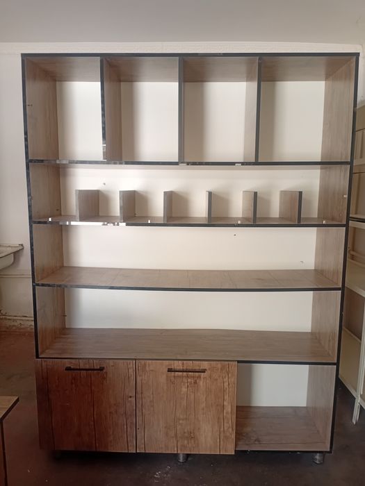 Mebel sotiladi b/u axvoli yaxshi kromkasi yaxshisi qo'yilgan