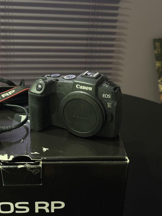 Vând canon Eos rp
