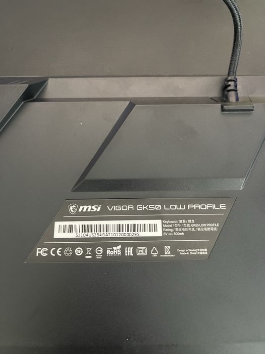 Геймърска клавиатура Msi (с кутия и аксесоари към него)