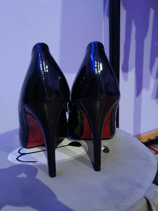 Pantofi lăcuiți cu toc