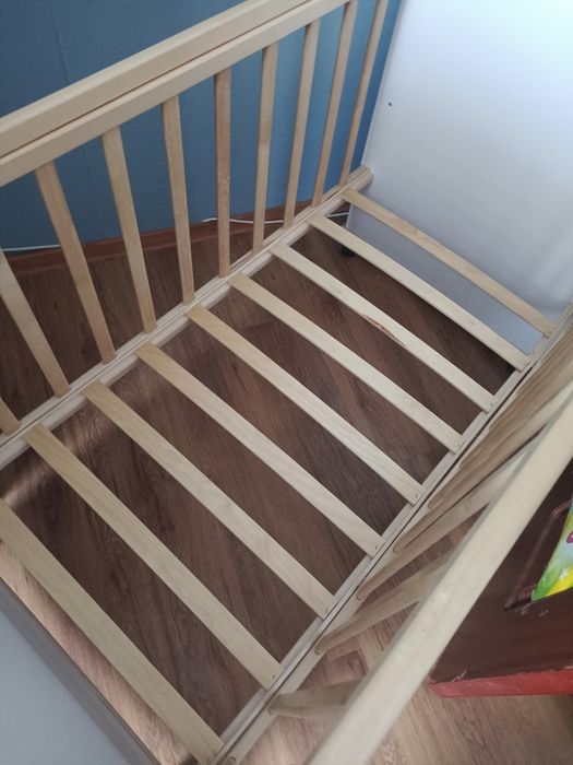 Детская кроватка с матрацом
