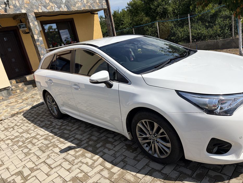 Toyota Avensis.