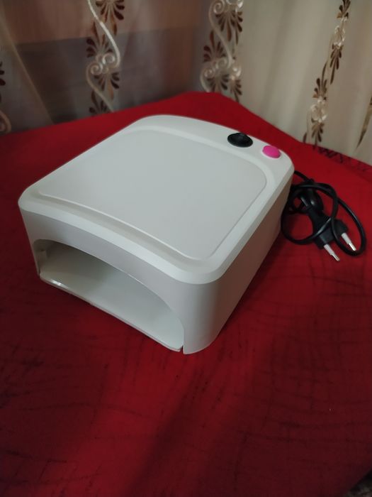 Ультрафиолетовая фен - сушка для ногтей.Новая!!! Лёгкая,мобильная !