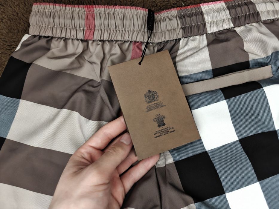 Pantaloni scurti Burberry L