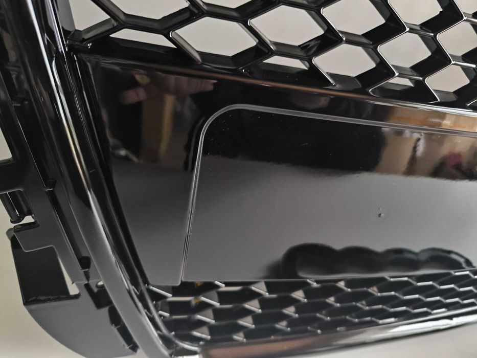 Решетка Без емблема Ауди А3 8П Фейслифт Пчелна AUDI A3 08-13 Гланц