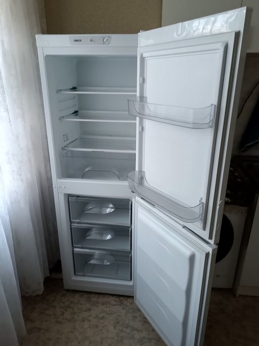Продам холодильник в ХТС