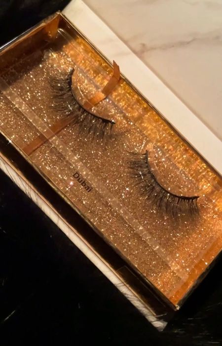 Уникални мигли вземи своя комплект сега