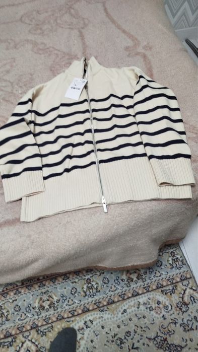 Теплая кофта от Zara