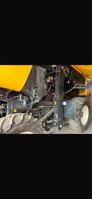 Combina new holland cr9080