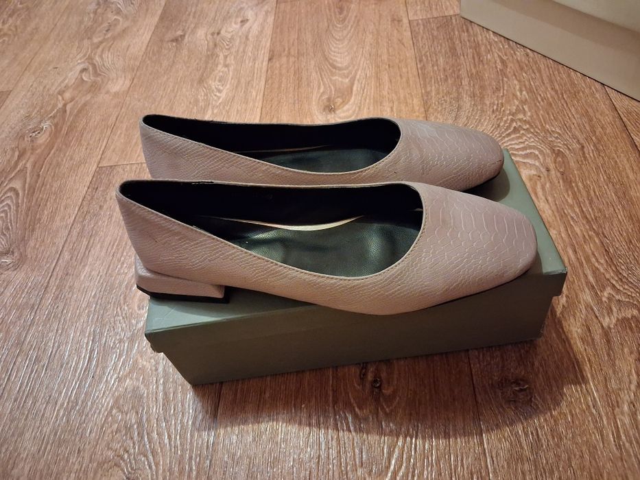 Туфлилер сатылады 9000 тг ден