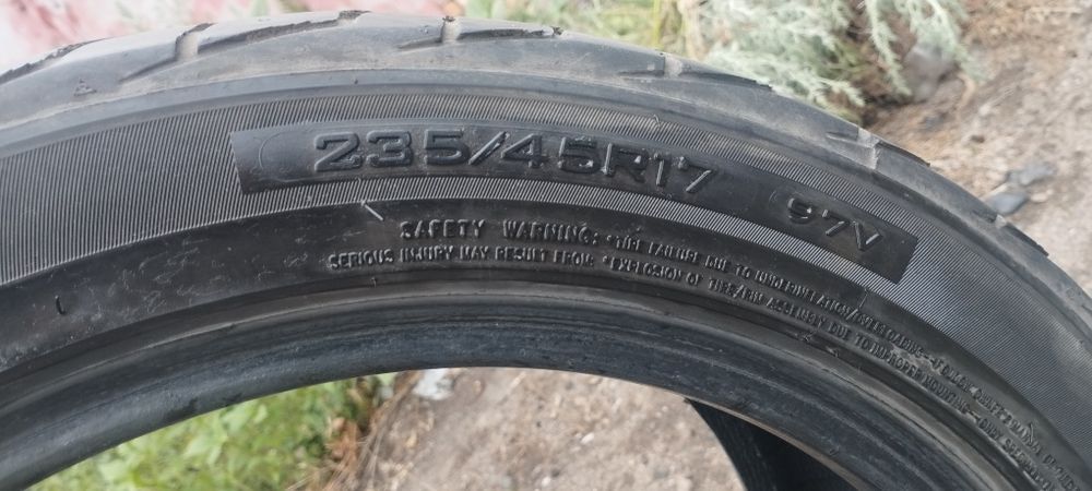 комплект шин Triangle 235/45 R17 97v