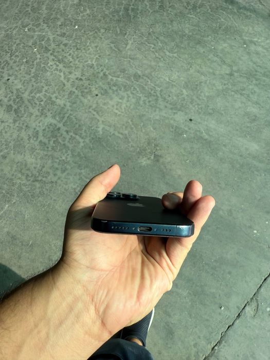 iPhone 15 pro blue