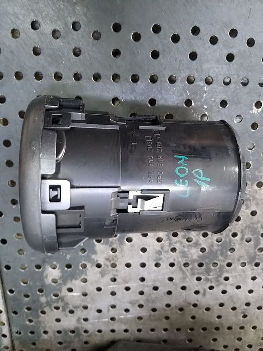 Grila ventilatie bord dreapta seat leon 1p 5p0819203