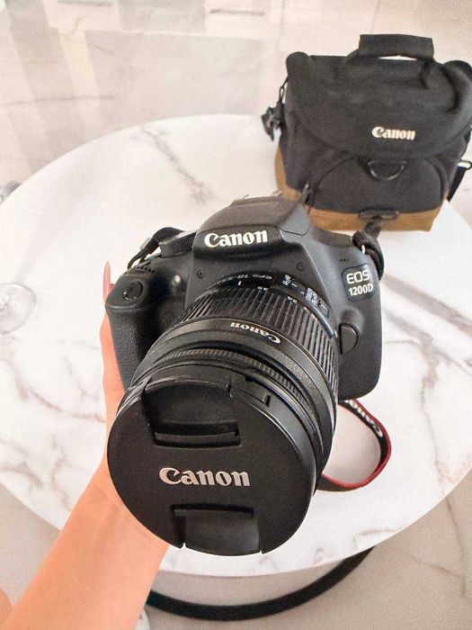 Фотоапарат Canon EOS 1200D и обектив EFS 18-55mm