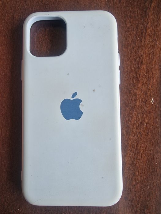 Пордавам IPhone 11 Pro с ПОДАРЪК 3 гръбчета и кабел AUX.