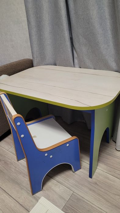 Детский столик со стульчиком