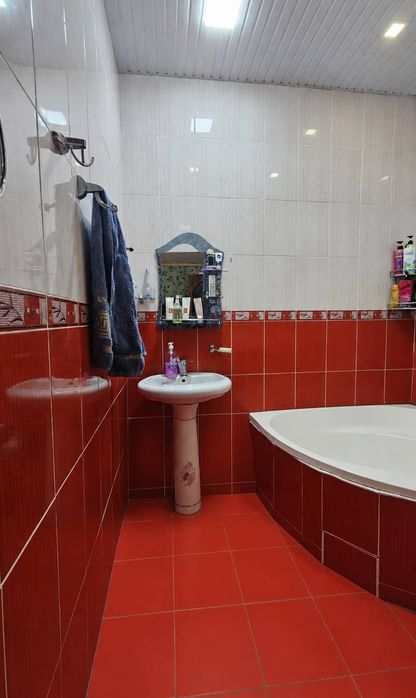 Продается 2-комнатная 78 кв.м квартира в центре Чирчика