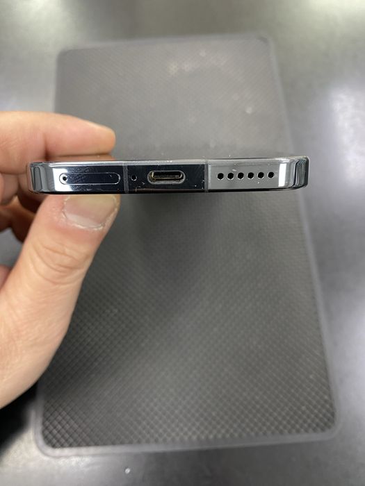 Huawei Pura 70 256GB 12GB RAM гаранция Виваком като нов