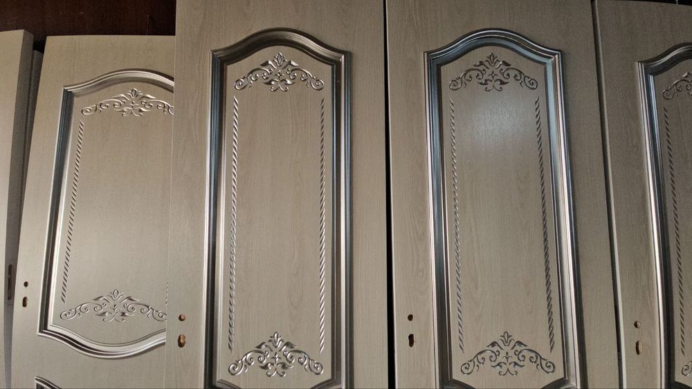 Eshiklar zakqz asosida tuzatamiz yetkazip ornatib berish bepul
