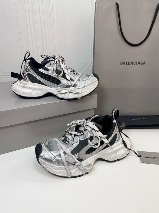 Продам кроссовки Balenciaga