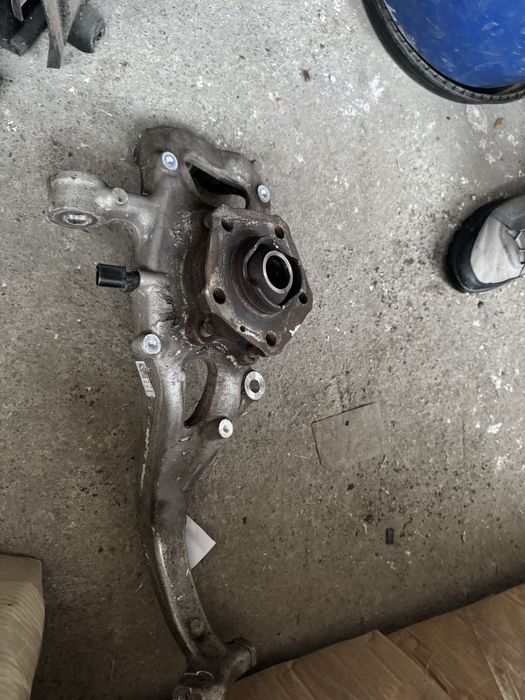 Fuzeta dreapta Audi A5   Cod: 8w0407560