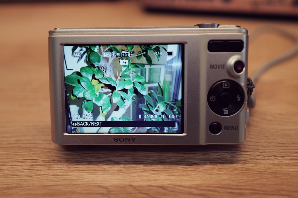 Aparat foto Sony Cybershot W800 20 megapixeli ca si NOU incarcare USB