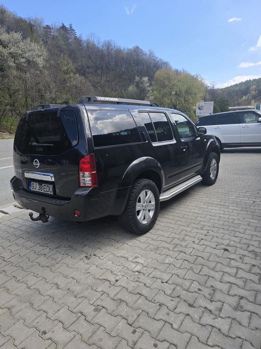 Masina nissan patfender