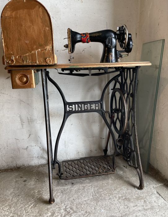 Продам швейную машинку.