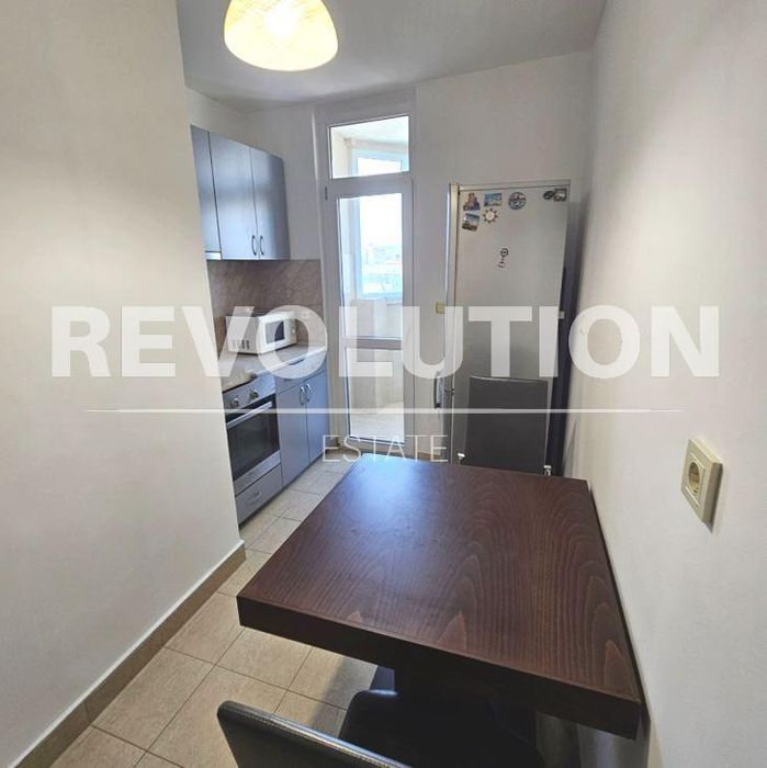 Двустаен апартамент в района на Погреби!