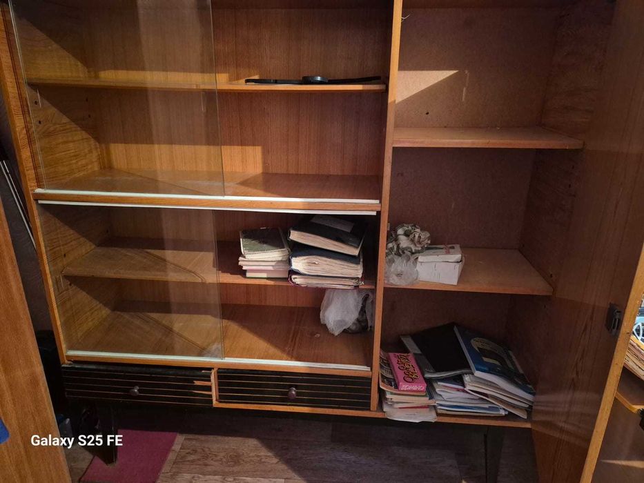 продам книжный шкаф