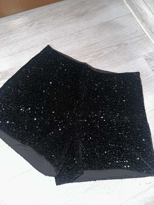 официални къси панталонки