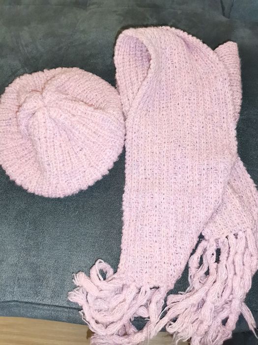 Ръчно плетени шал и шапка