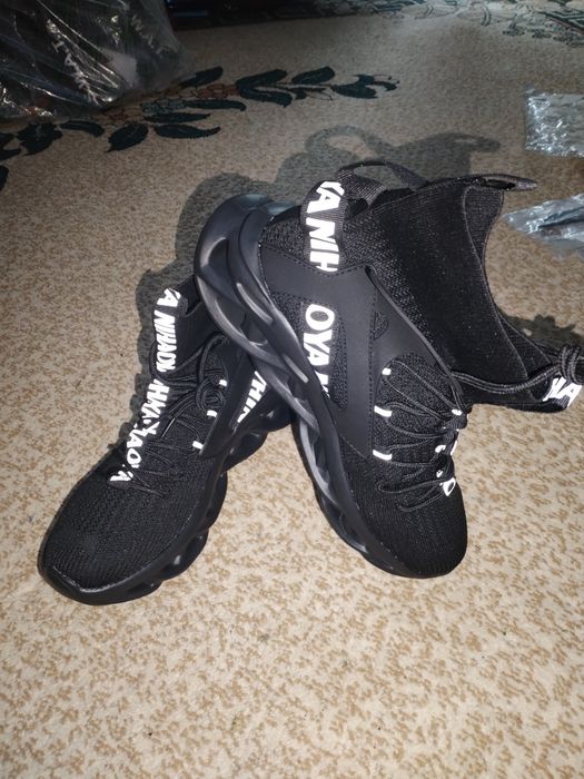 Кроссовки 41 размер новые