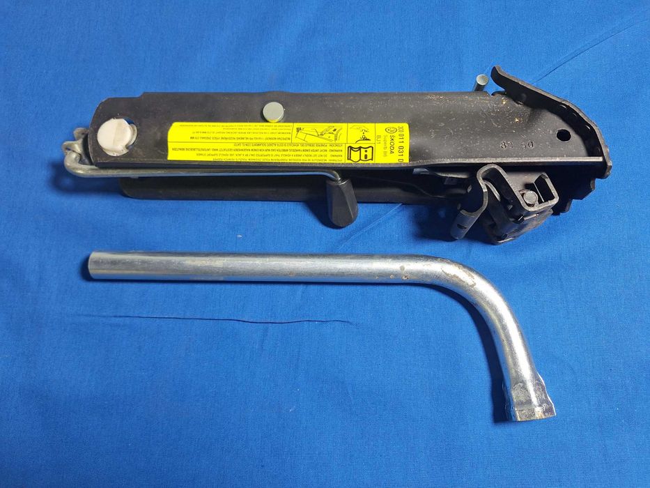 Cric AUTO OEM SKODA Super / VW Passat / Seat Toledo EXEO